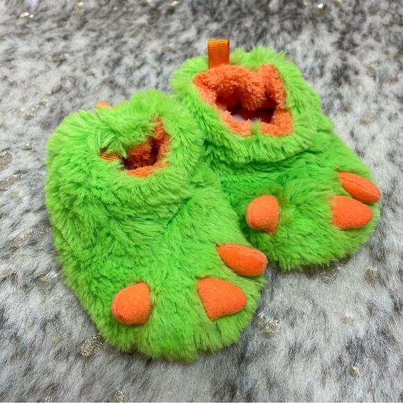 5 for $25🔥Wonder Nation Green Dinosaur Feet Fuzzy Slippers Baby Size 2 - Picture 1 of 4